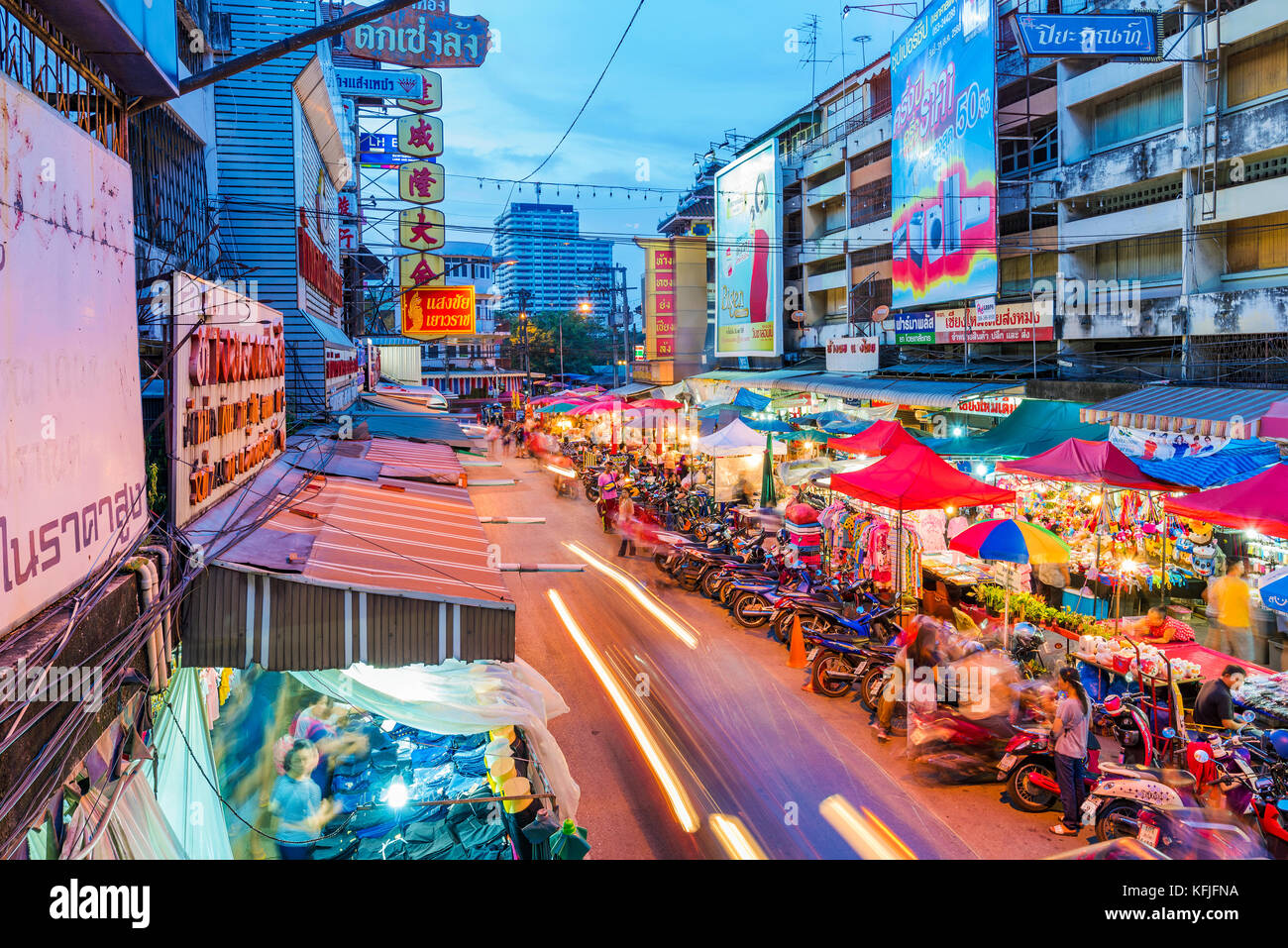 Chiang Mai, Thailandia - 30 luglio: questo è un tradizionale mercato notturno nell'area del centro di chiang mai su luglio 30, 2017 in Chiang Mai Foto Stock