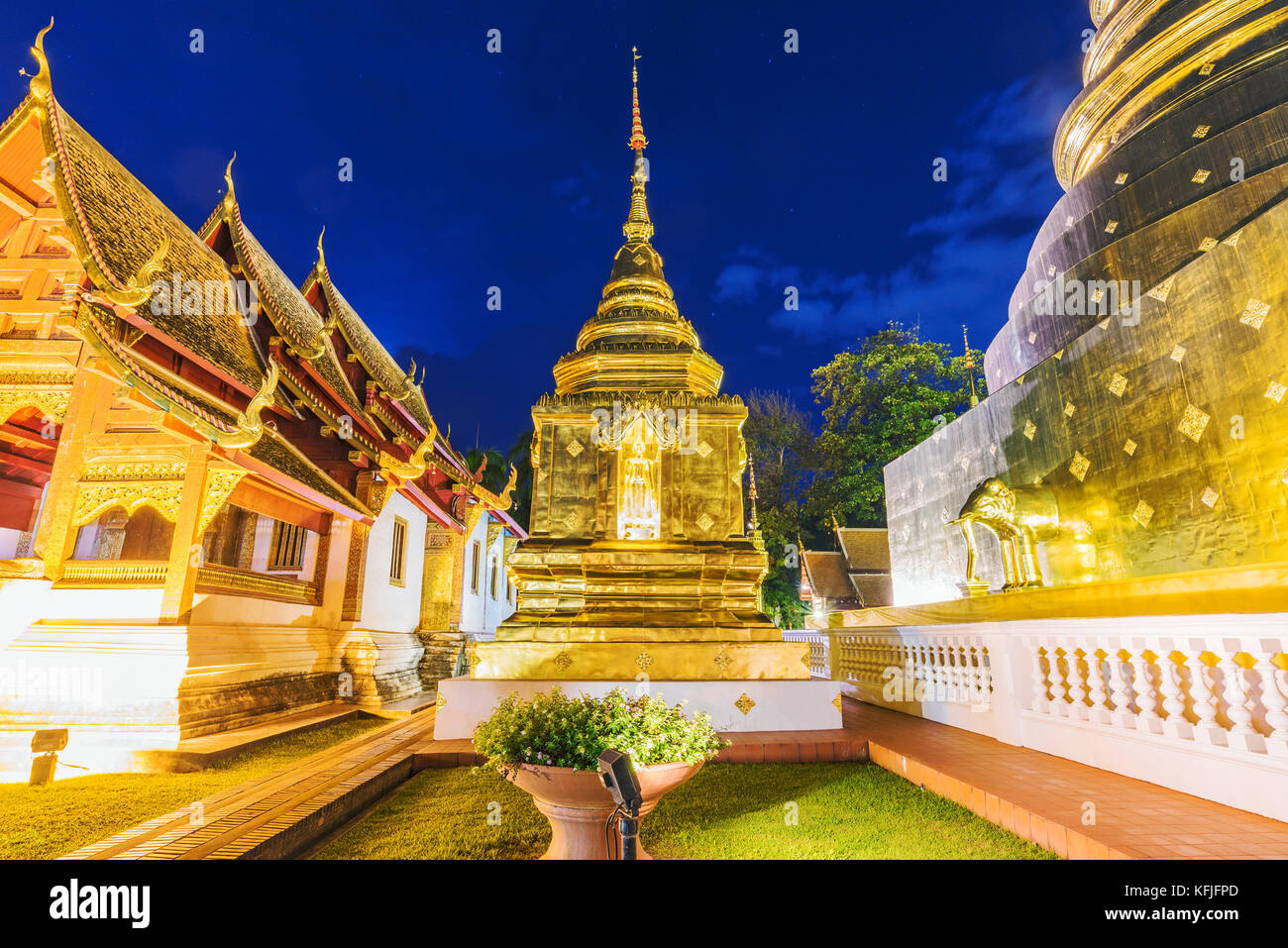 Wat Phra Sing tempio vista notturna Foto Stock