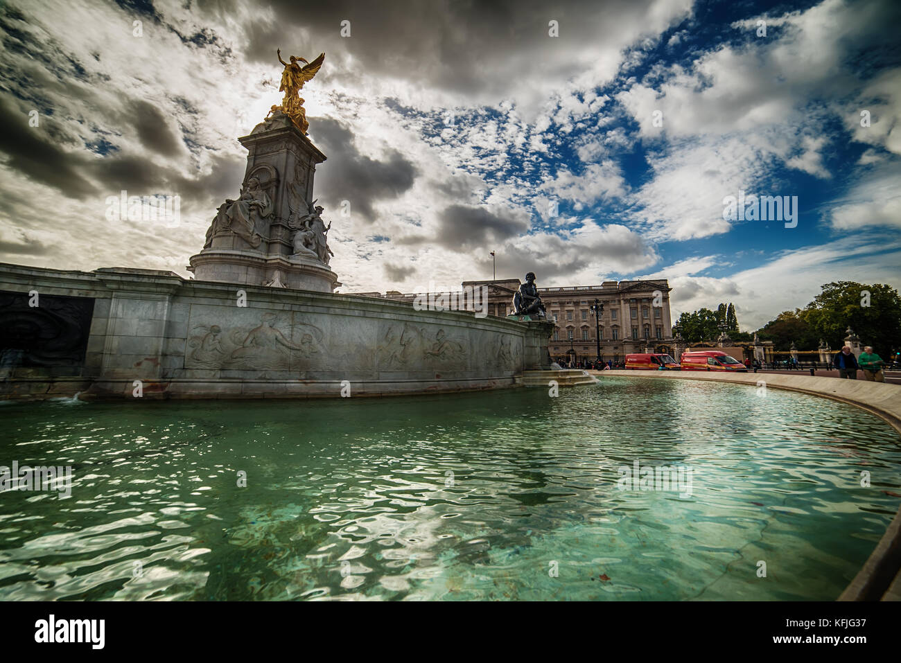 LONDRA, REGNO UNITO – 2 OTTOBRE 2017: Il Queen Victoria Memorial e Buckingham Palace Foto Stock