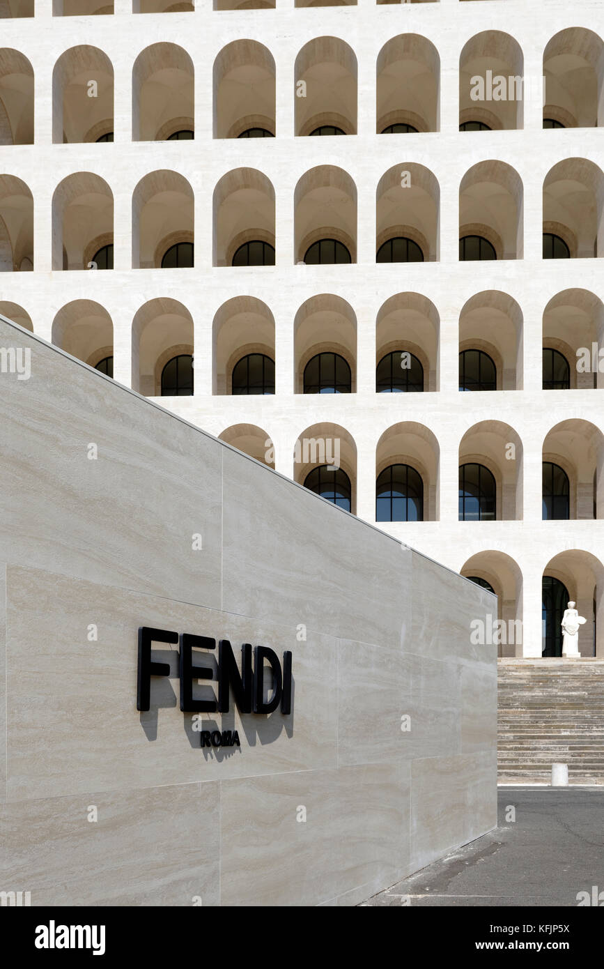 Il Palazzo della Civilta Italiana noto come il Colosseo quadrato Colesseo Quadrato EUR Roma Italia. Attualmente la sede di Fendi Foto stock Alamy