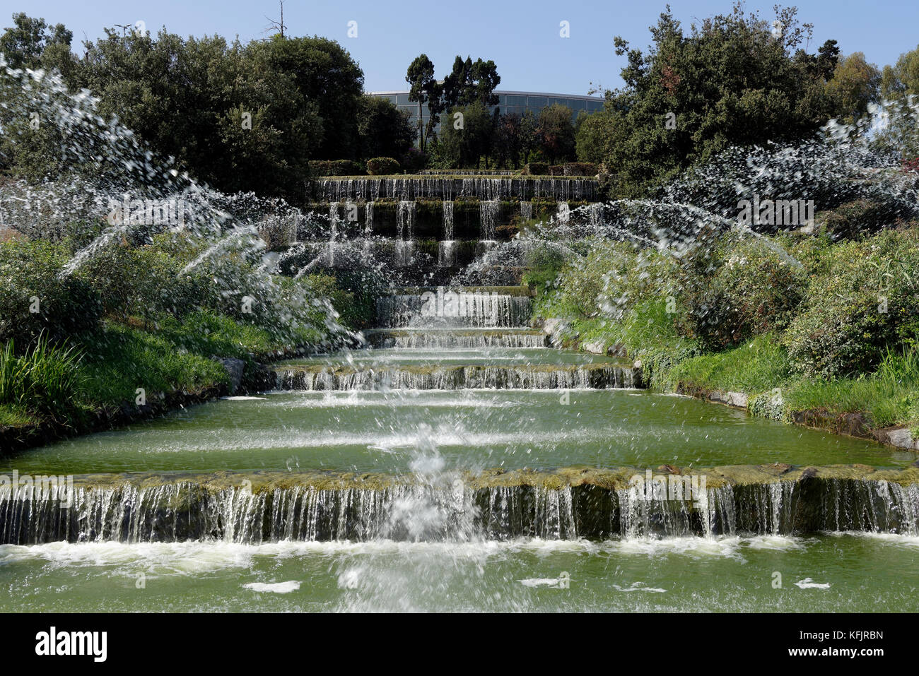 Cascate e fontane e getti di spray al Giardino delle Cascate (giardino  delle cascate). EUR, Roma, Italia Foto stock - Alamy