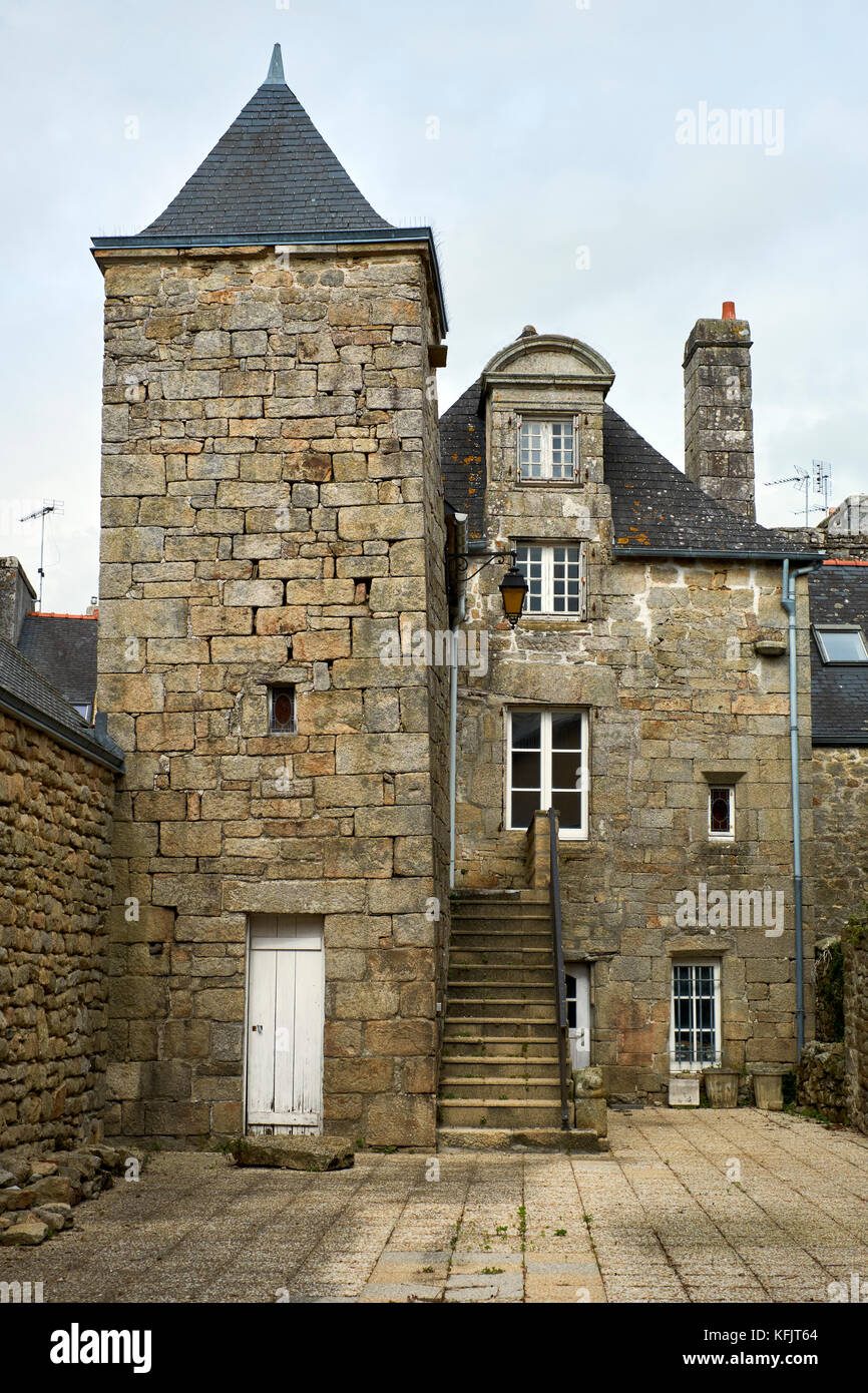 Vecchi edifici storici di Pont l'Abbe nel Pays Bigouden Finistere Bretagna Francia Foto Stock