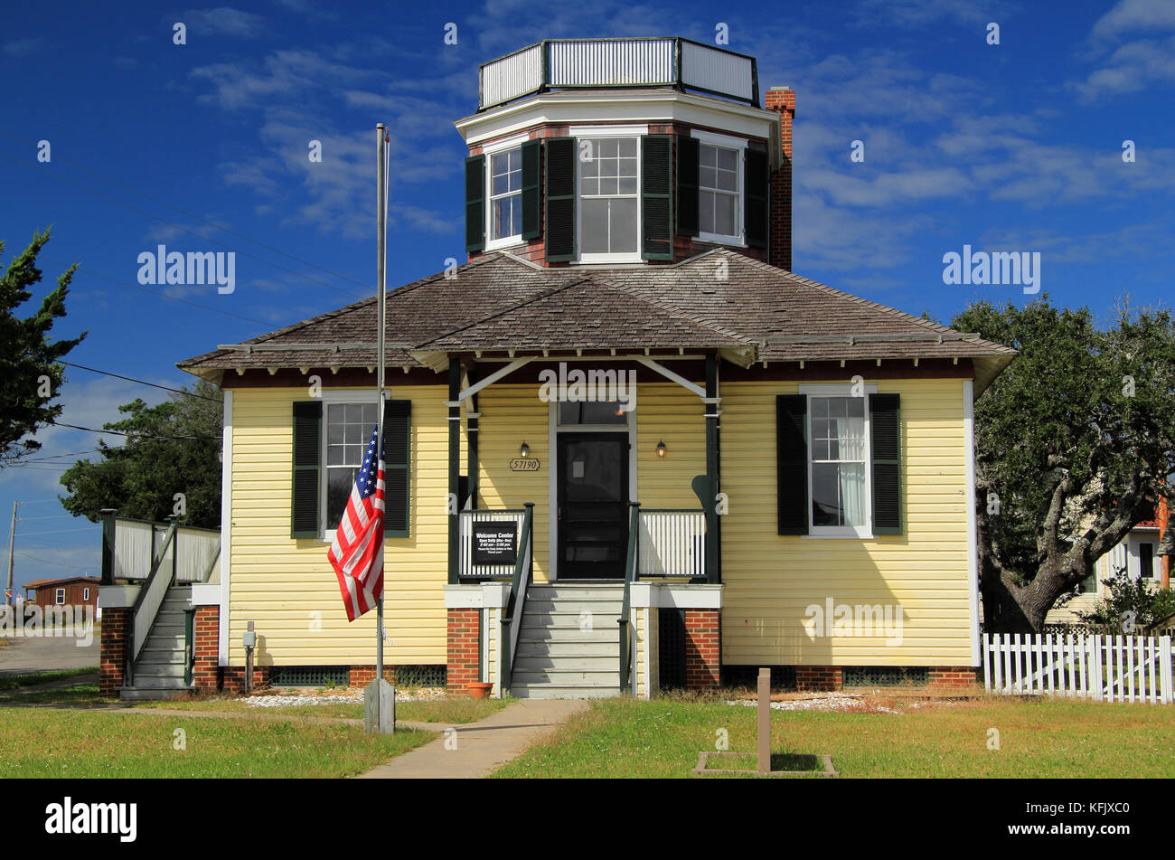 L'Hatteras Ufficio Meteo Stazione, costruito nel 1901, è un legno vecchio telaio-edificio che un tempo ospitava gli Stati Uniti Meteo Bureau, Carolina del Nord Foto Stock