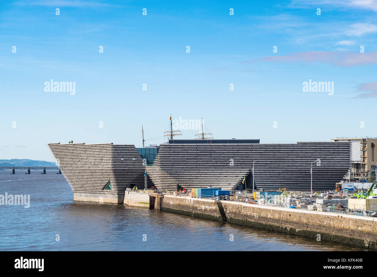 Vista della costruzione del nuovo V&un museo a Dundee, Tayside, Scotland, Regno Unito. Architetto Kengo Kuma & Associates Foto Stock