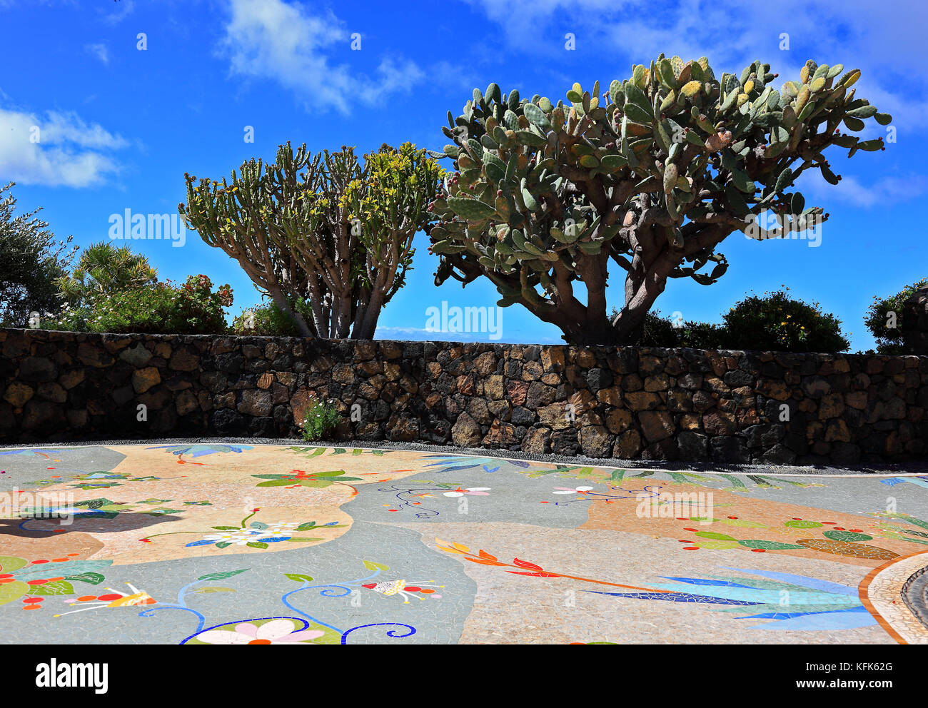 La Palma, Isola Canarie, Las Manchas regione, una piazza fatta di mosaici, piante e vulcani, Plaza La Glorieta, dall'artista Luis Morera, in littl Foto Stock