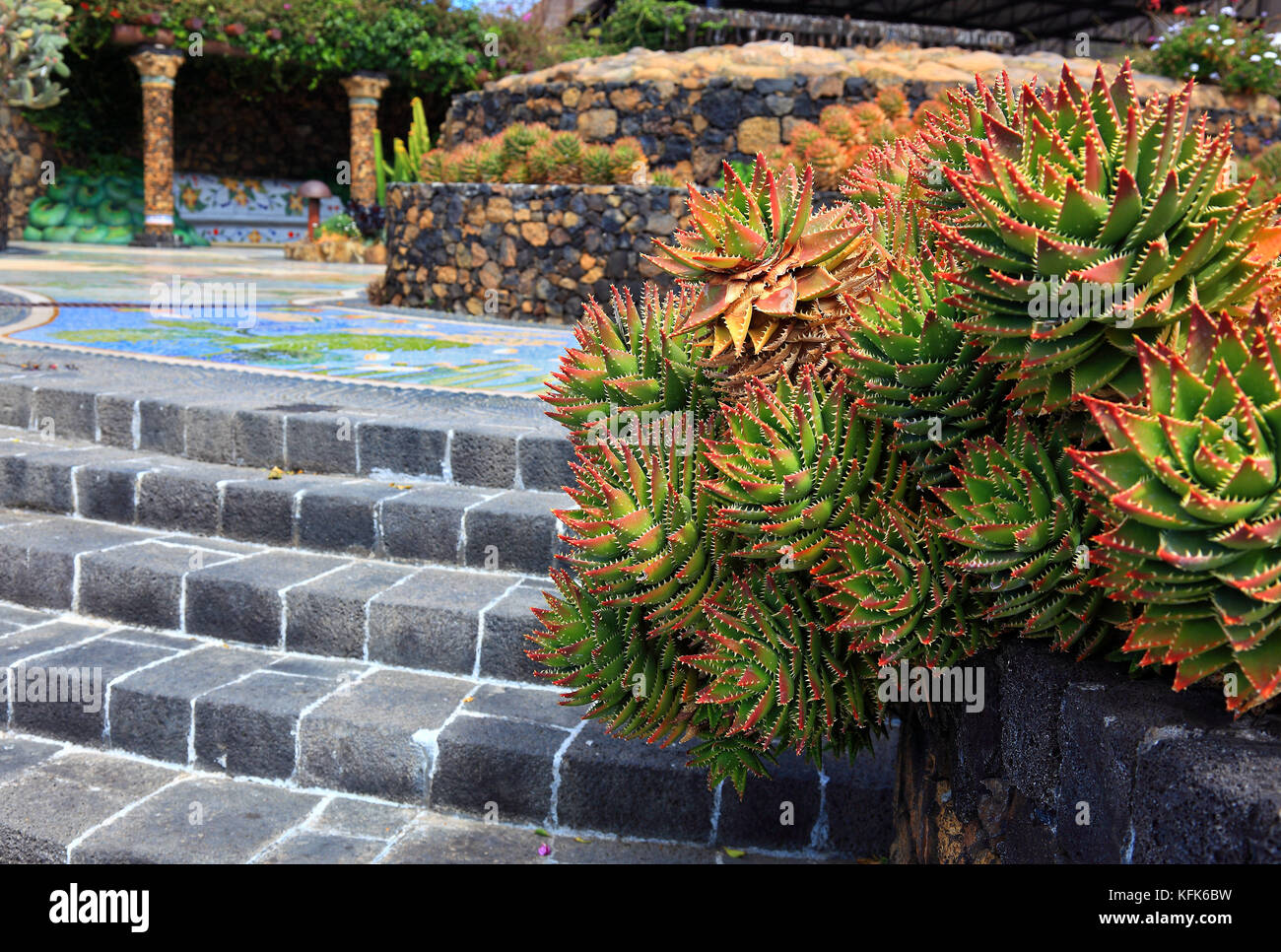 La Palma, Isola Canarie, Las Manchas regione, una piazza fatta di mosaici, piante e vulcani, Plaza La Glorieta, dall'artista Luis Morera, nella piccola Foto Stock