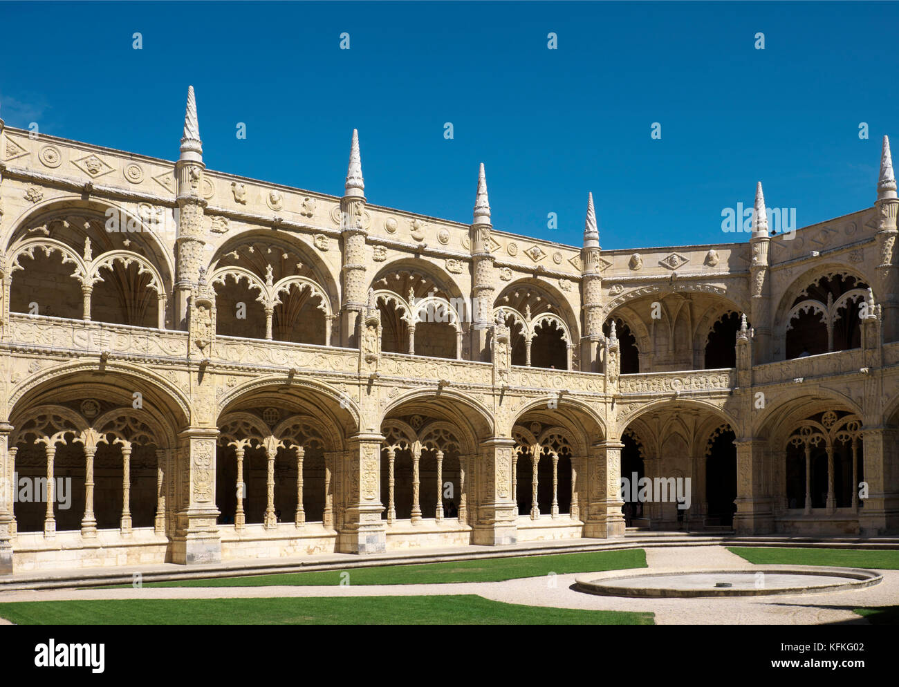Magnifico chiostro manueliano, monastero di Ieronymite, Mosteiro dos Jerónimos, sito patrimonio dell'umanità dell'UNESCO, Belém, Lisbona Foto Stock