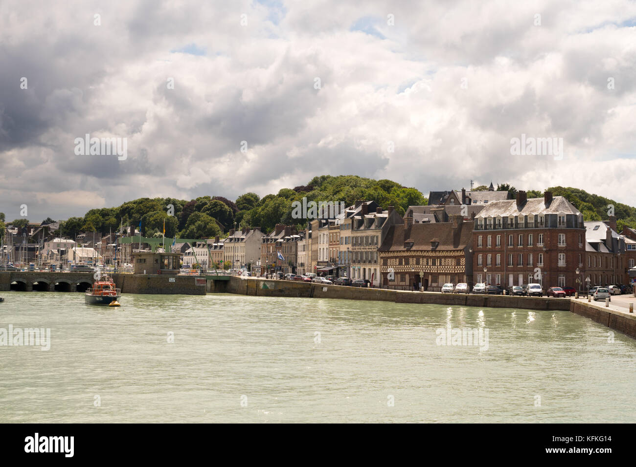 Il porto esterno in Saint Valery en Caux, e il Quai de la batellerie, in Normandia, Francia, Europa Foto Stock