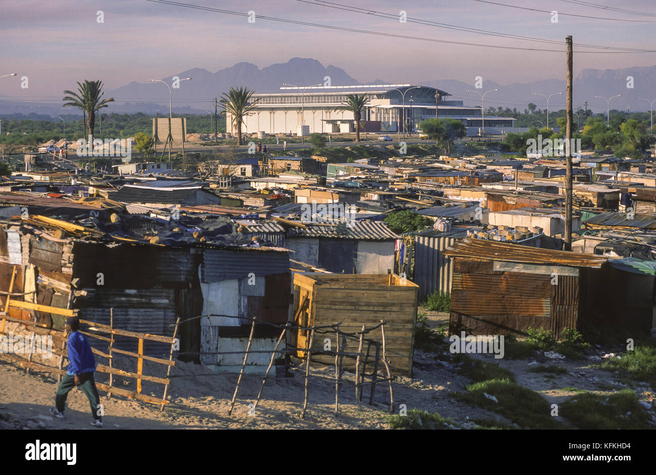 Città del Capo, Sud Africa - a basso reddito e di alloggiamento della povertà in khayelitsha township. maggio 1999 Foto Stock