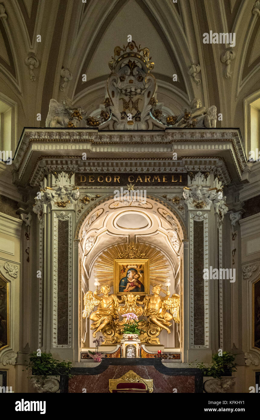 Altare del Santuario della Madonna del Carmine, Piazza Tasso, Sorrento, Italia. Foto Stock