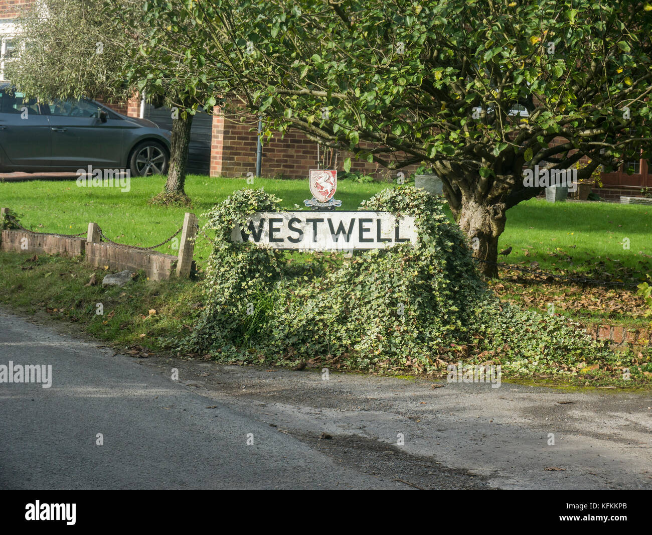 Westwell, cartello del villaggio del Kent Foto Stock