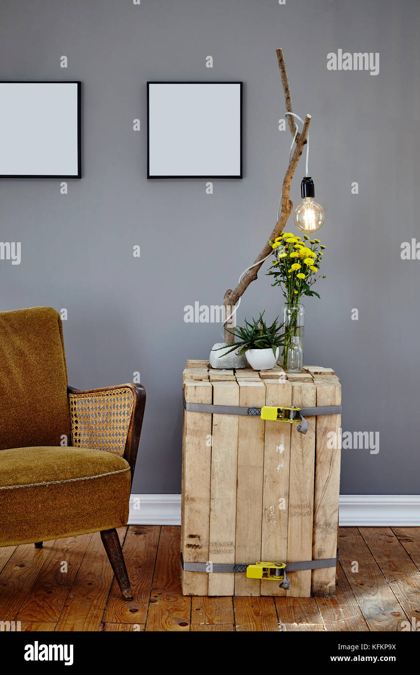 Interior design living room unica lato tavolo e sedia in atmosfera vivace Foto Stock