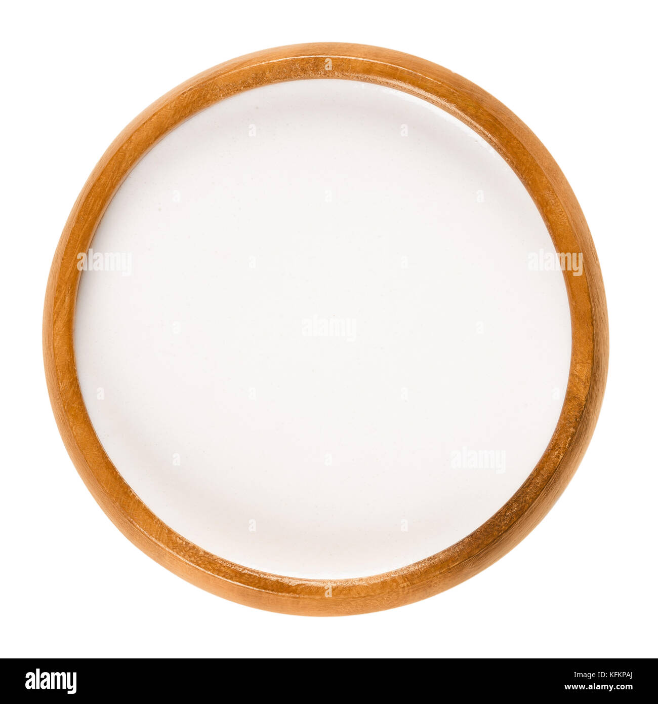 Latte di Mandorla nella ciotola di legno bianco latte vegetale con consistenza cremosa e sapore matto. senza lattosio. consumato dai vegani e persone che evitare di prodotti lattiero-caseari Foto Stock