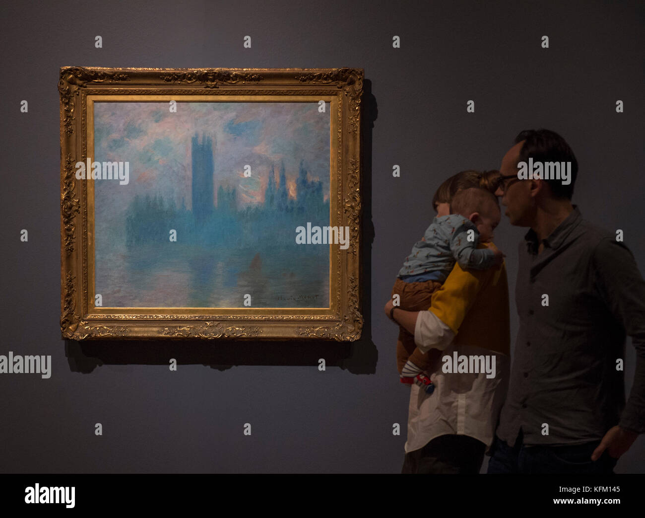 Tate Britain, Londra, Regno Unito. 30 ottobre 2017. EY Exhibition: Impressionisti a Londra, Artisti francesi in esilio, comprende sei dipinti della serie Cases of Parliament di Monet e dipinti di Camille Pissarro mai visti prima. La mostra si svolge dal 2 novembre 2017 al 29 aprile 2018. Foto: Gruppo familiare (fornito dalla galleria) Visita la mostra. Credit: Malcolm Park/Alamy Live News. Foto Stock