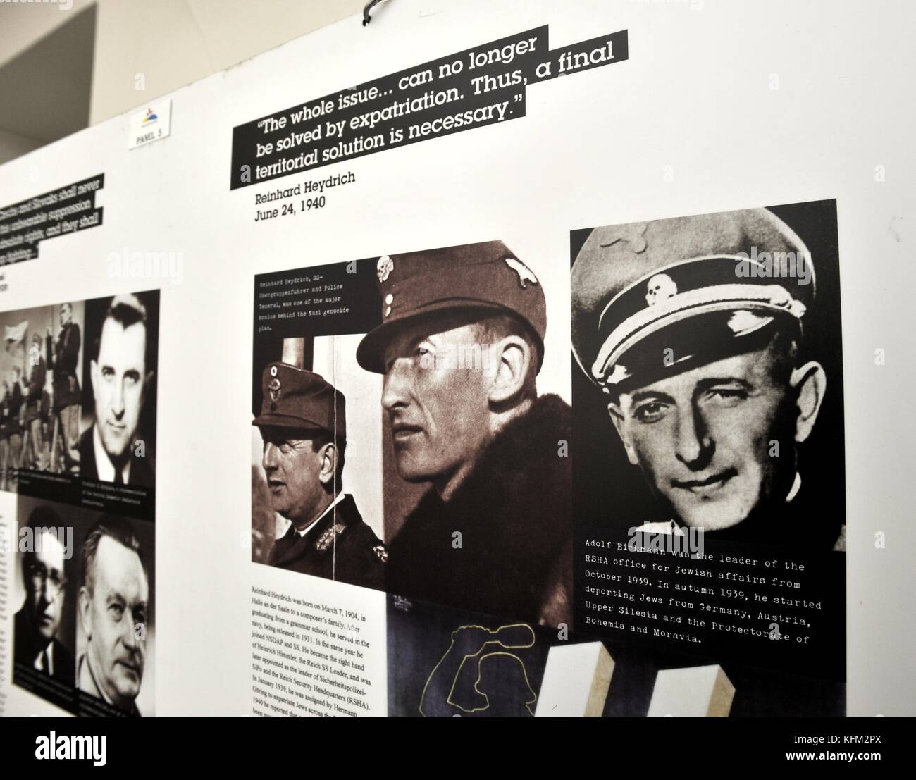 La mostra sul destino della Cecoslovacchia nella seconda guerra mondiale e Adolf Opalka, nativo locale che ha partecipato all'operazione Anthropoid eliminando l'ufficiale nazista di alto rango Reinhard Heydrich, è stata inaugurata a Moravsky Krumlov, Repubblica Ceca, sabato 28 ottobre 2017. (Foto CTK/Igor Zehl) Foto Stock