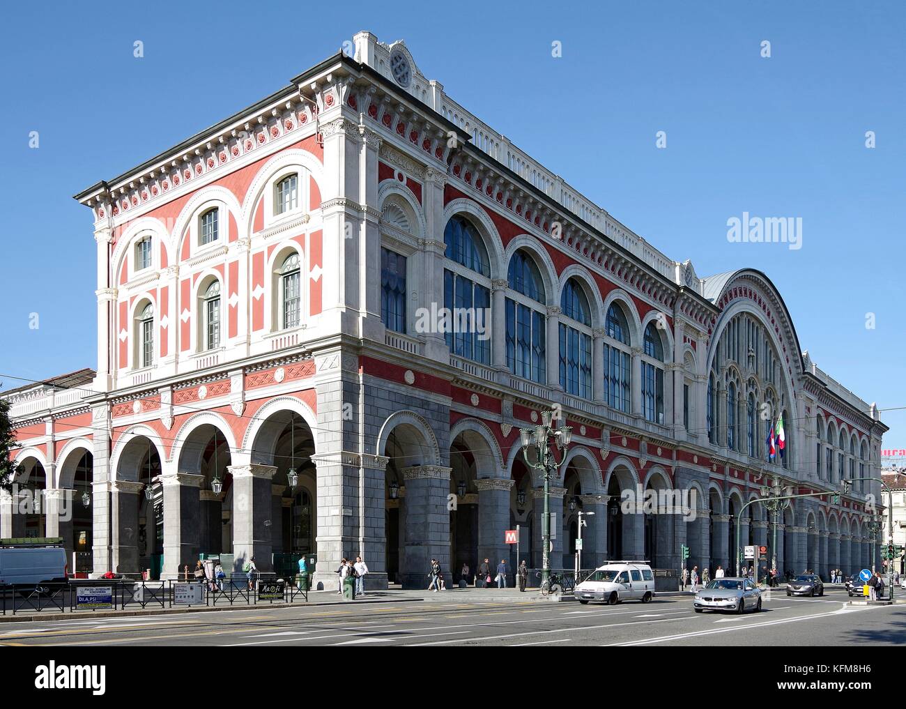La stazione ferroviaria di Porta Nuova a Torino, Torino, Italia Foto stock  - Alamy