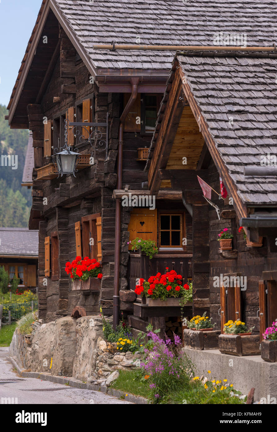 Zinal, Svizzera - casa tradizionale nel vecchio borgo, pennine alpi del canton Vallese. Foto Stock