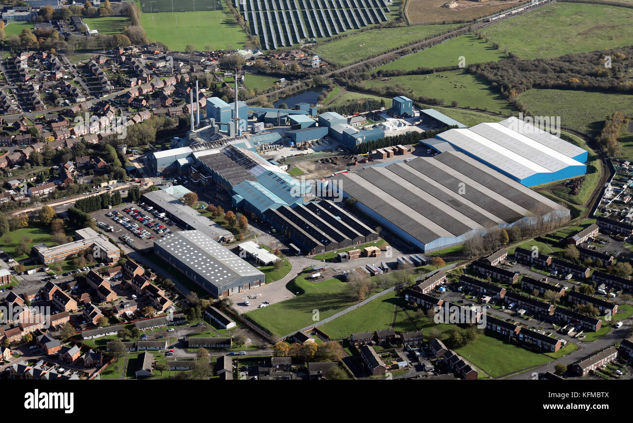 Vista aerea del gruppo Ardagh glass & metal manufacturing factory a Knottingley, West Yorkshire, Regno Unito Foto Stock