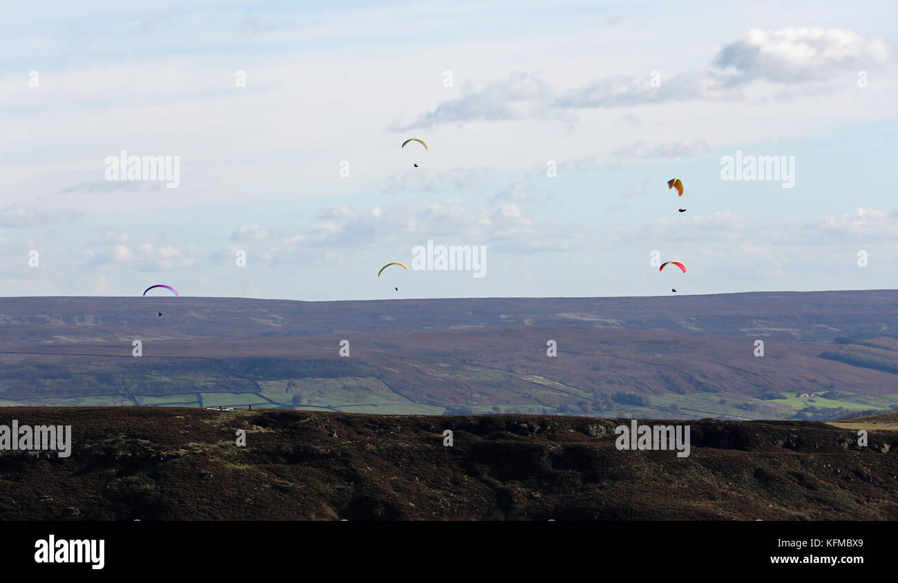 Vista aerea del parapendio al di sopra del North Yorkshire Moors, Regno Unito Foto Stock