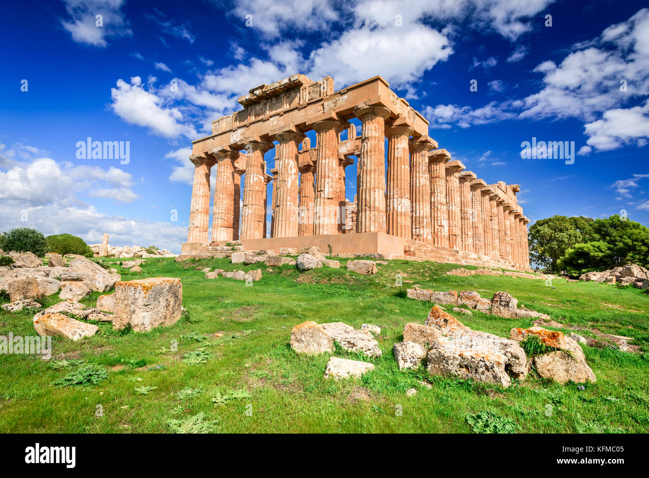 Selinunte era una antica città greca sulla costa sud-occidentale della Sicilia in Italia. Tempio di Hera rovine di stile dorico architettura. Foto Stock