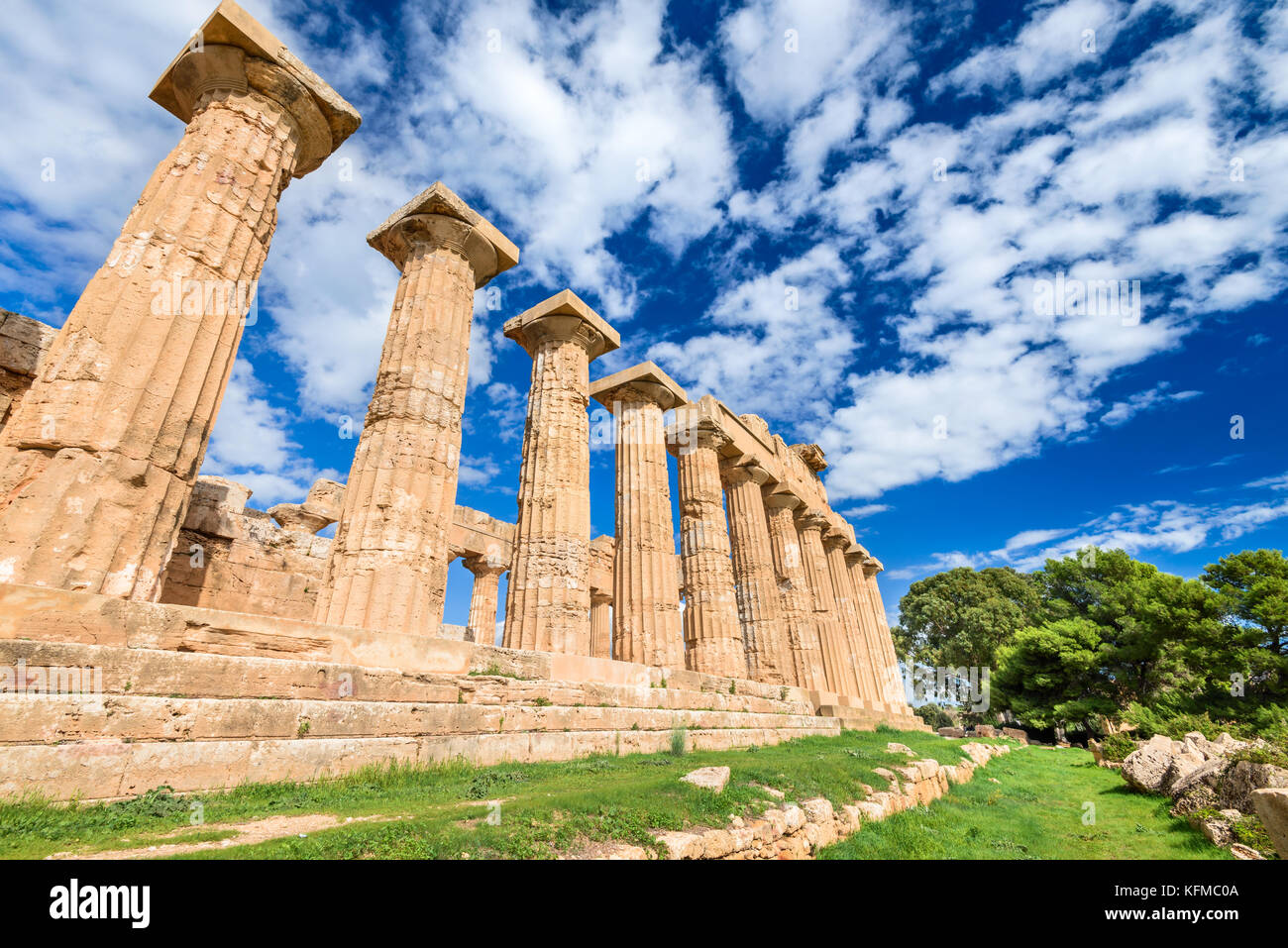 Selinunte era una antica città greca sulla costa sud-occidentale della Sicilia in Italia. Tempio di Hera rovine di stile dorico architettura. Foto Stock