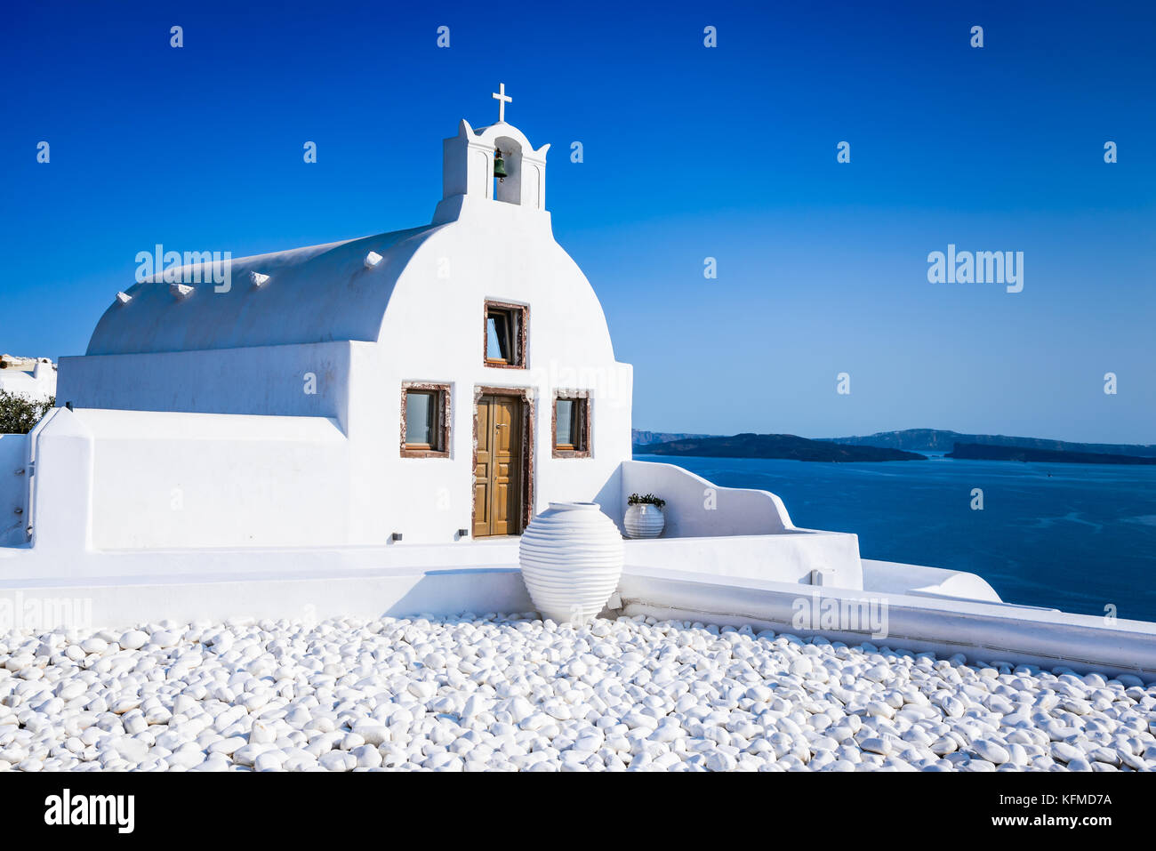 Oia - Santorini - Grecia. Famosa attrazione di bianco villaggio con strade di ciottoli, greco isole Cicladi, il Mare Egeo. Foto Stock