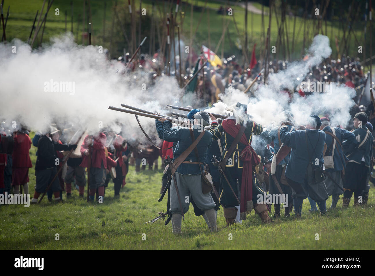 Compton Verney, Warwickshire, Regno Unito. Il 24 settembre 2017. Membri del Nodo sigillato rievocazione della società fatta convergere nel loro centinaia su un campo a Compt Foto Stock