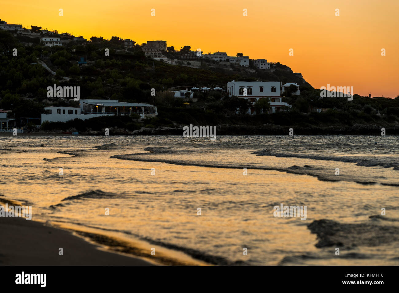 Peschici e il Parco Nazionale del Gargano. L'Italia. Foto Stock