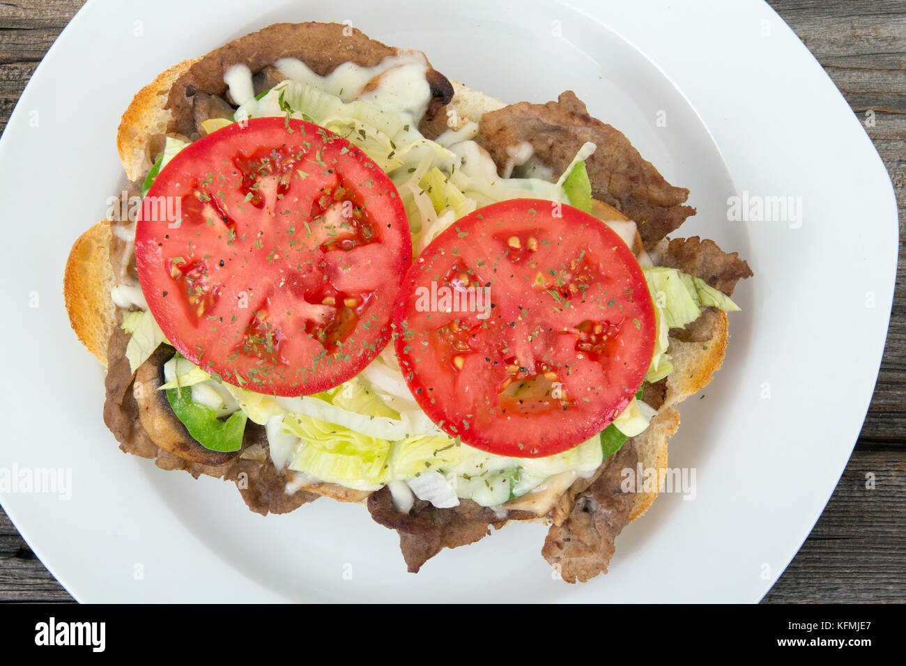Carni bovine sotto panino philly bistecca con funghi e formaggio Foto Stock