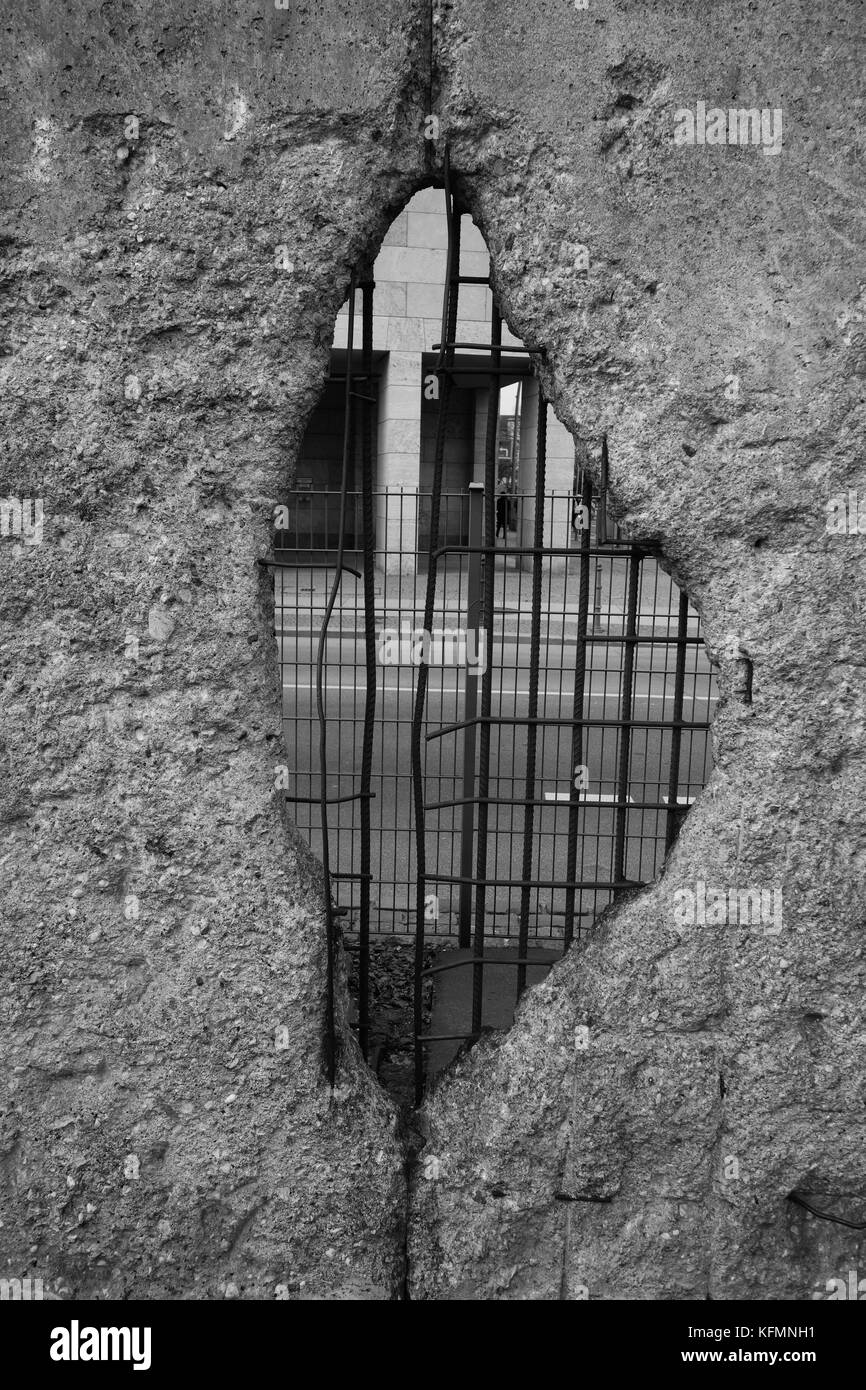 Resti del muro di Berlino a Bernauer Strasse Foto Stock