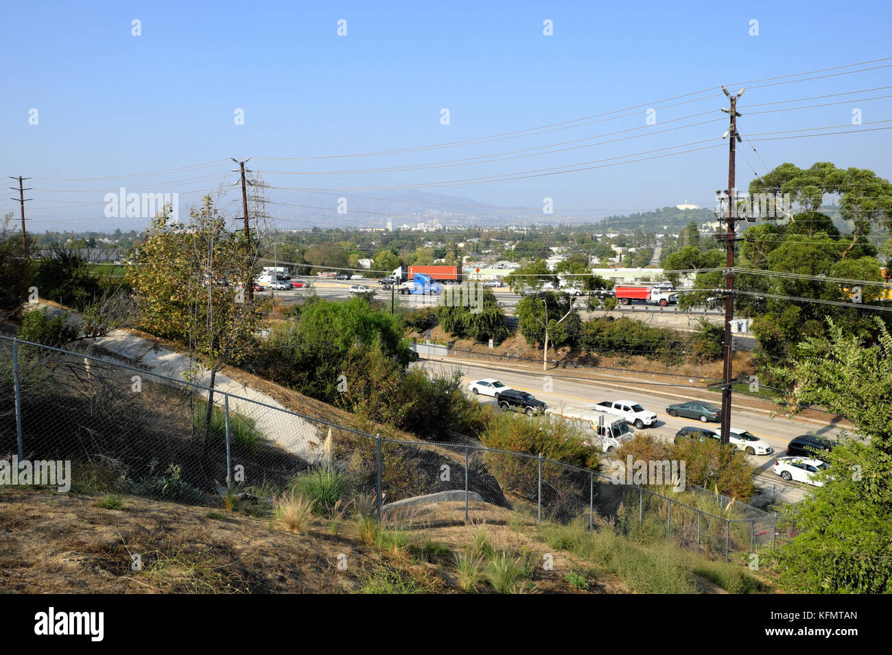 Vista guardando verso est verso Eagle Rock & Frogtown su Golden State Freeway & Riverside Drive da Silverlake Los Angeles, California USA KATHY DEWITT Foto Stock