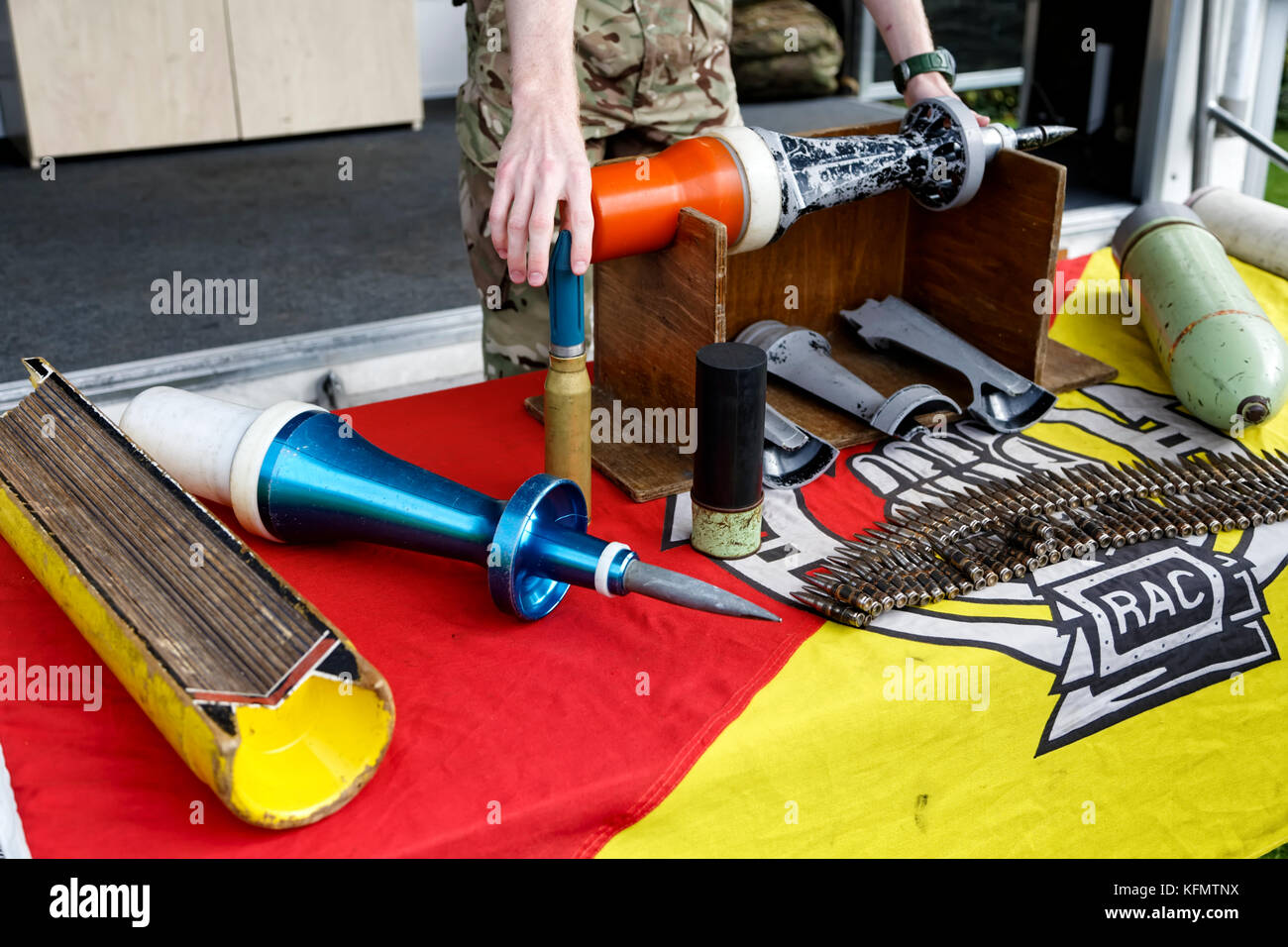 Royal corpi corazzati munizioni sul display del Longleat spettacolare militare 2017 Foto Stock