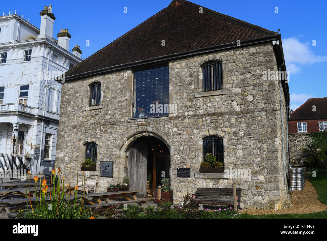 La casa di lana in Southampton un grado 1 elencati magazzino medievale che ora è un pub e micro birreria chiamato Dancing Man. Foto Stock