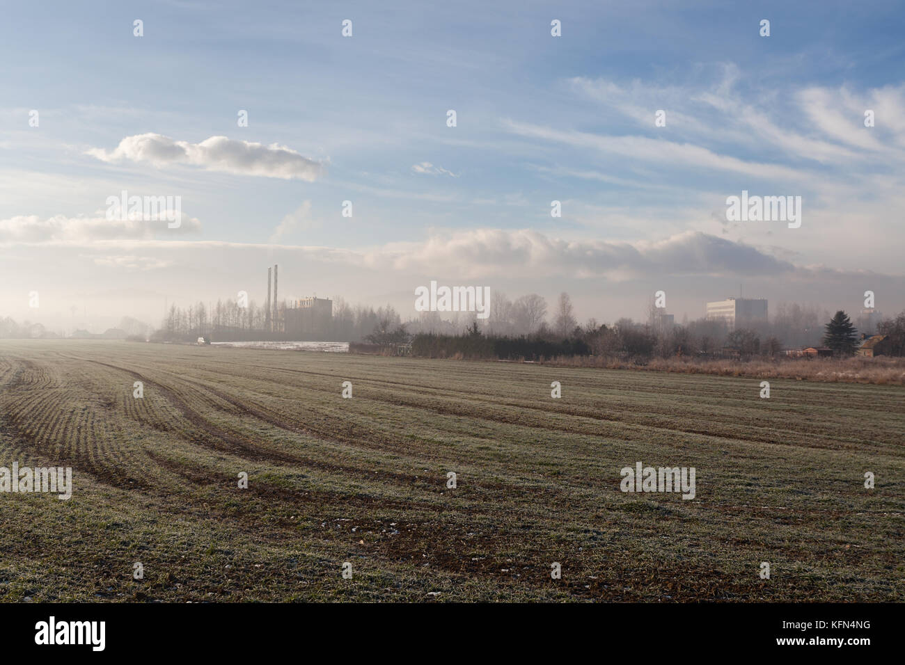 Inquinamento di smog sulle lontane city line Foto Stock