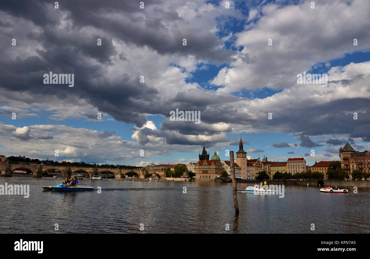 Il cielo sopra la città di Praga, Cechia Foto Stock