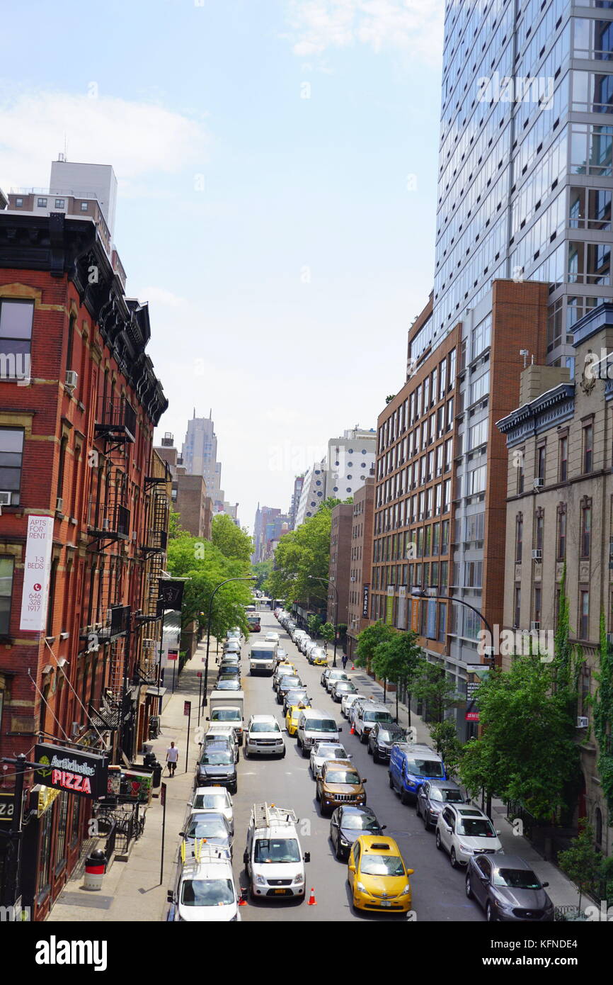Vista della città di new york street dall'highline, new york, ny, Stati Uniti d'America Foto Stock