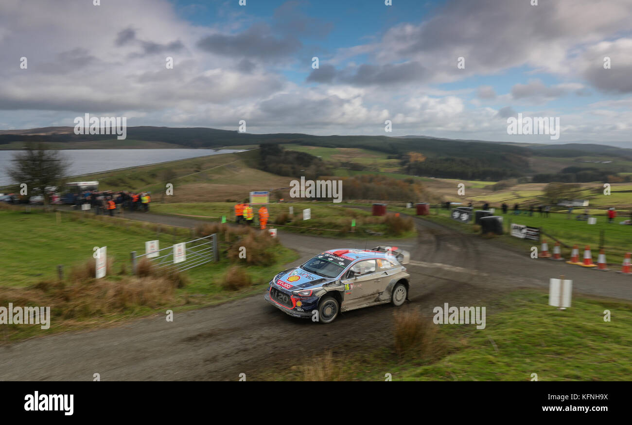 Dani Sordo di Spagna e Hyundai Motorsport guida con Marc Marti di Spagna durante il quarto giorno del Dayinsure Wales Rally GB. PREMERE ASSOCIAZIONE foto. Data immagine: Domenica 29 ottobre 2017. Il credito fotografico dovrebbe essere: David Davies/PA Wire Foto Stock