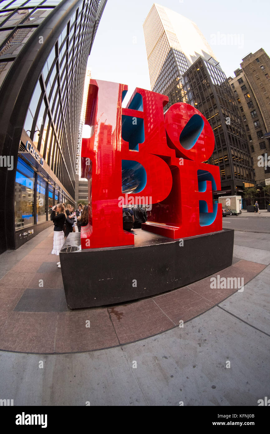 Robert Indiana la "speranza" scultura, 55th Street & 6th Ave, New York City, Stati Uniti d'America. Foto Stock