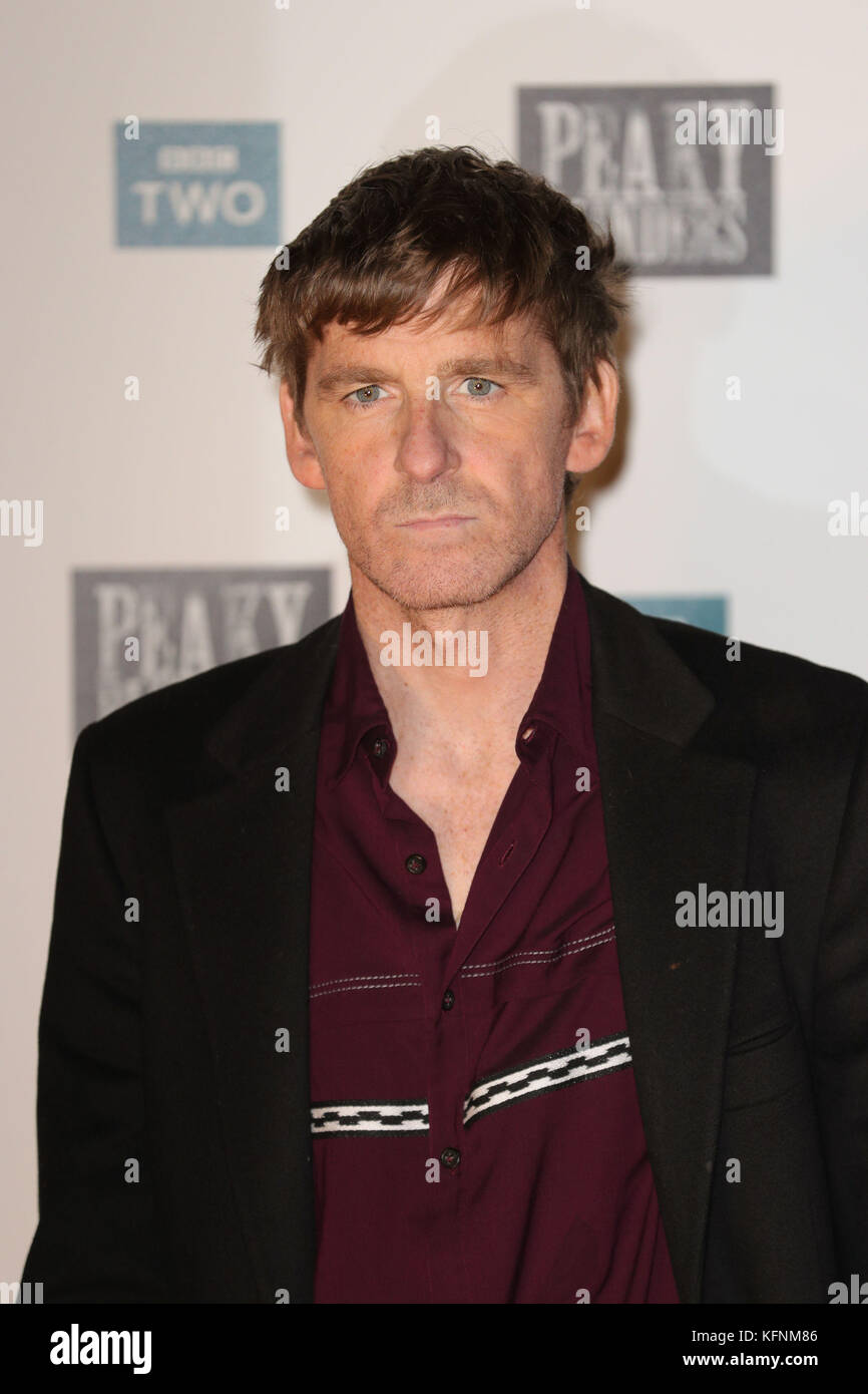 Paul Anderson partecipa alla prima Peaky Blinders Series Four al Cineworld di Birmingham. Foto Stock