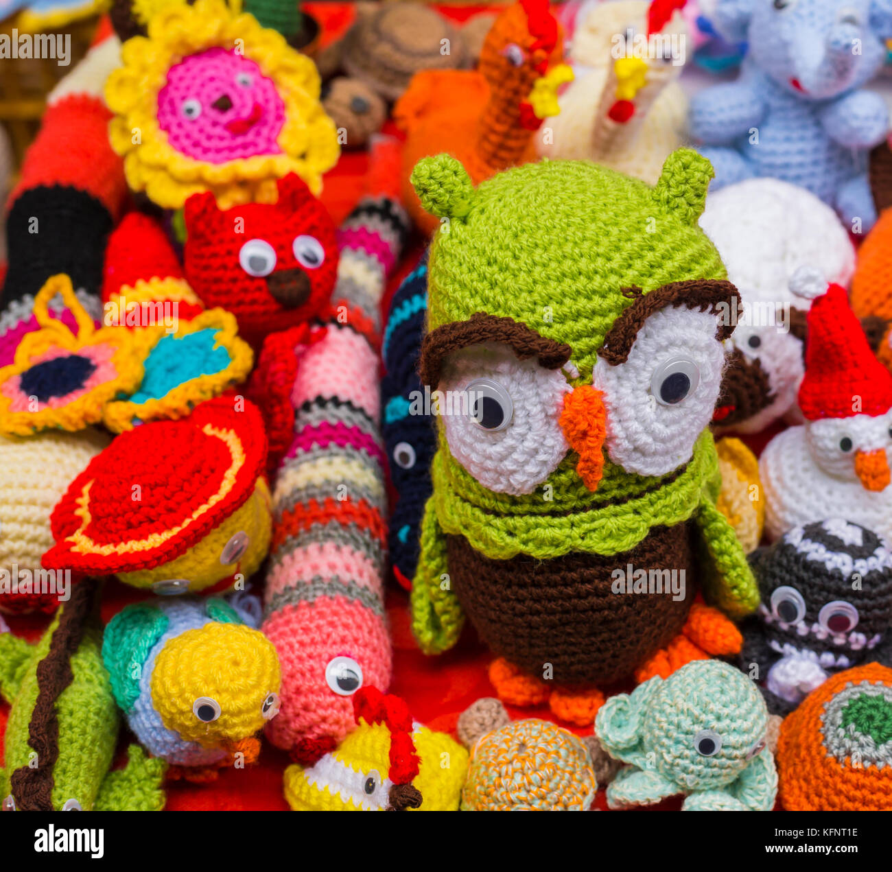 Marionette realizzato in cotone o in lana con ferro da uncinetto Foto stock  - Alamy