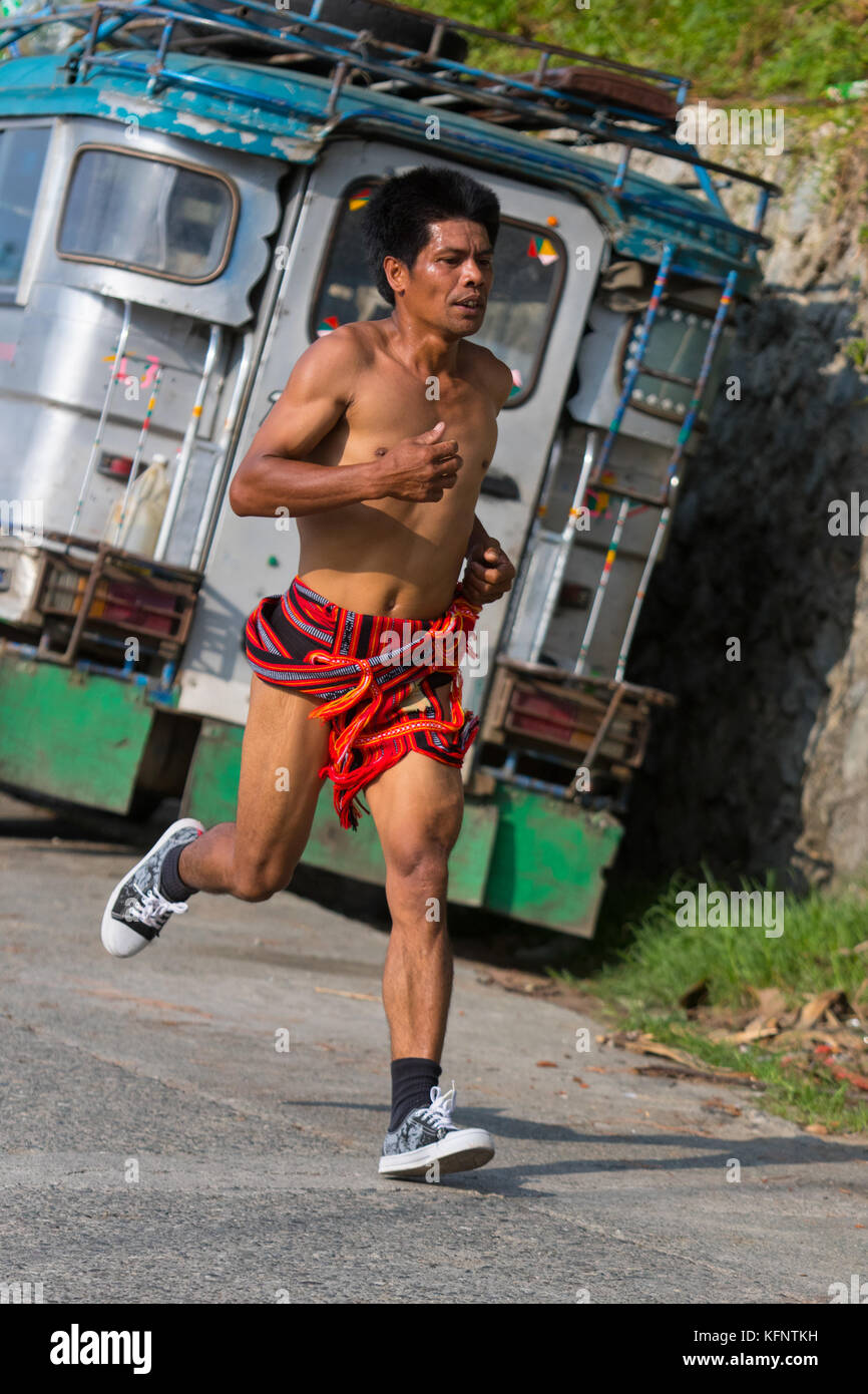 Imbayah è un festival culturale che celebra le antiche tradizioni delle tribù indigene Ifugao di Banaue, Filippine. Foto Stock