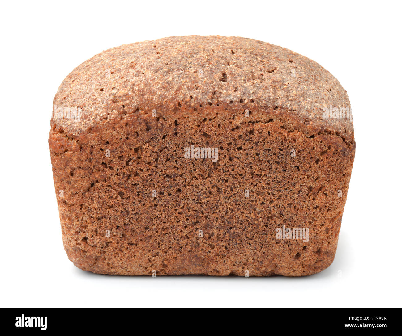 Filone di pane di segale isolato su bianco Foto Stock