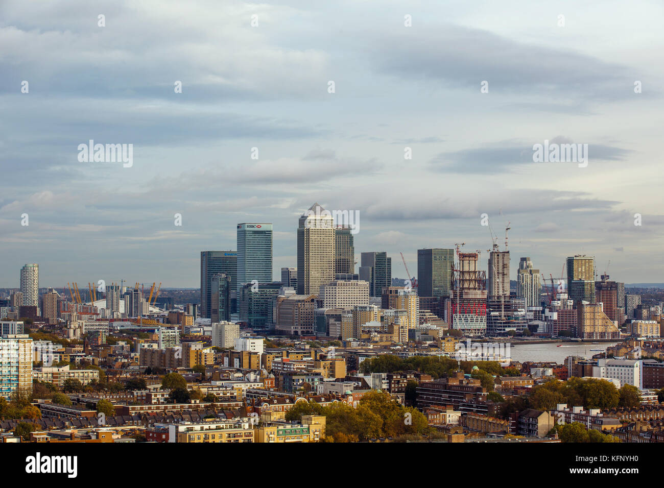 Città del distretto finanziario di Londra, canary wharf / Canada square visto dall'eliporto sul Royal Hospital di Londra Foto Stock