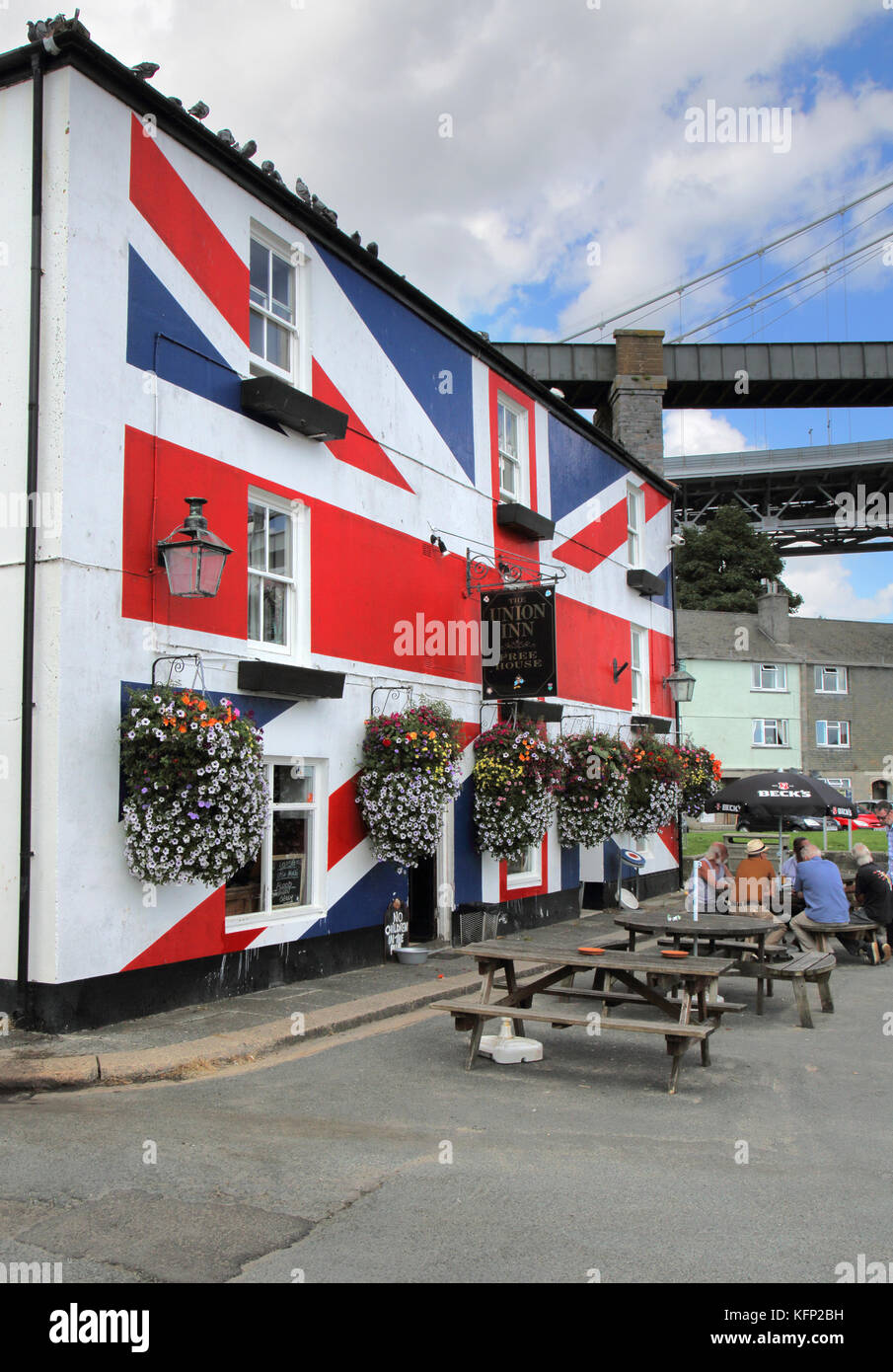 La famosa union pub a Saltash sulle rive del fiume tamer Cornovaglia Foto Stock