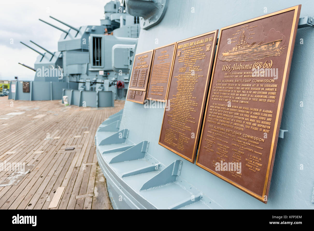 Targhe commemorative sulla nave da guerra USS Alabama al Memorial Park a Mobile, Alabama, Stati Uniti Foto Stock