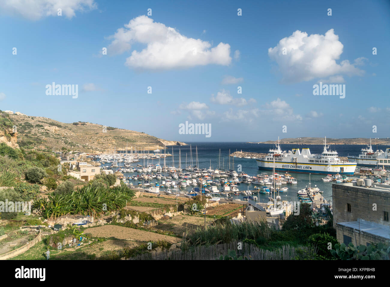 Malta Gozo Fähre im Hafen von Mgarr, Insel Gozo, Malta | Malta Gozo traghetto al porto di Mgarr, isola di Gozo, Malta Foto Stock