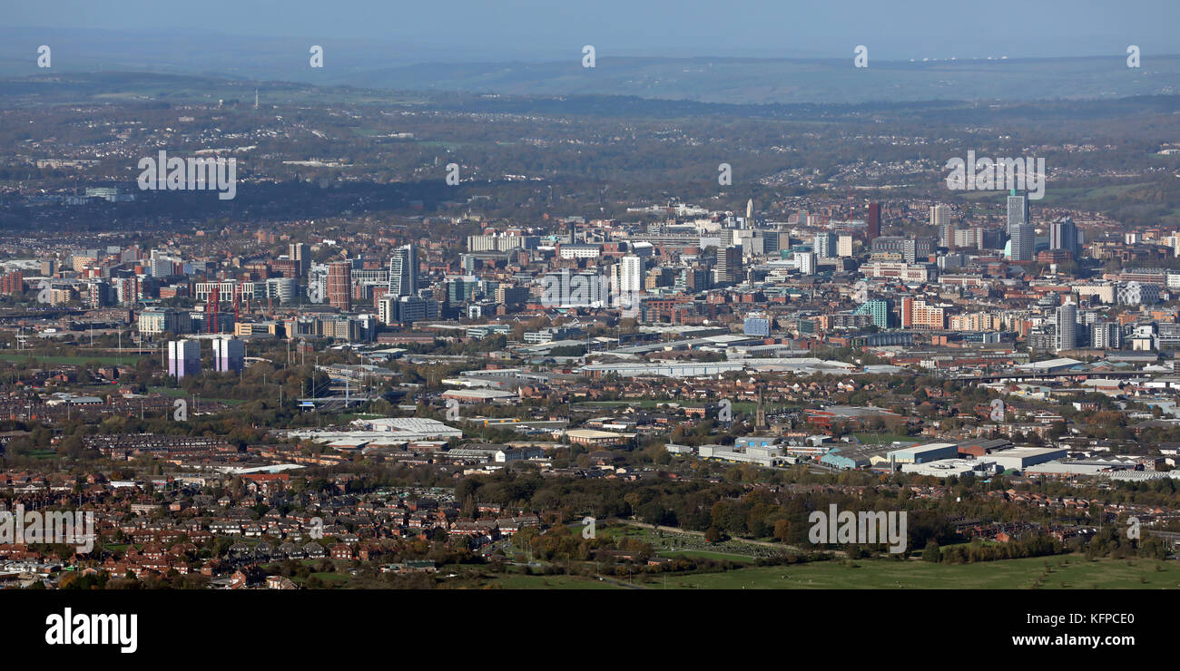Vista aerea del centro cittadino di Leeds skyline, West Yorkshire, Regno Unito Foto Stock