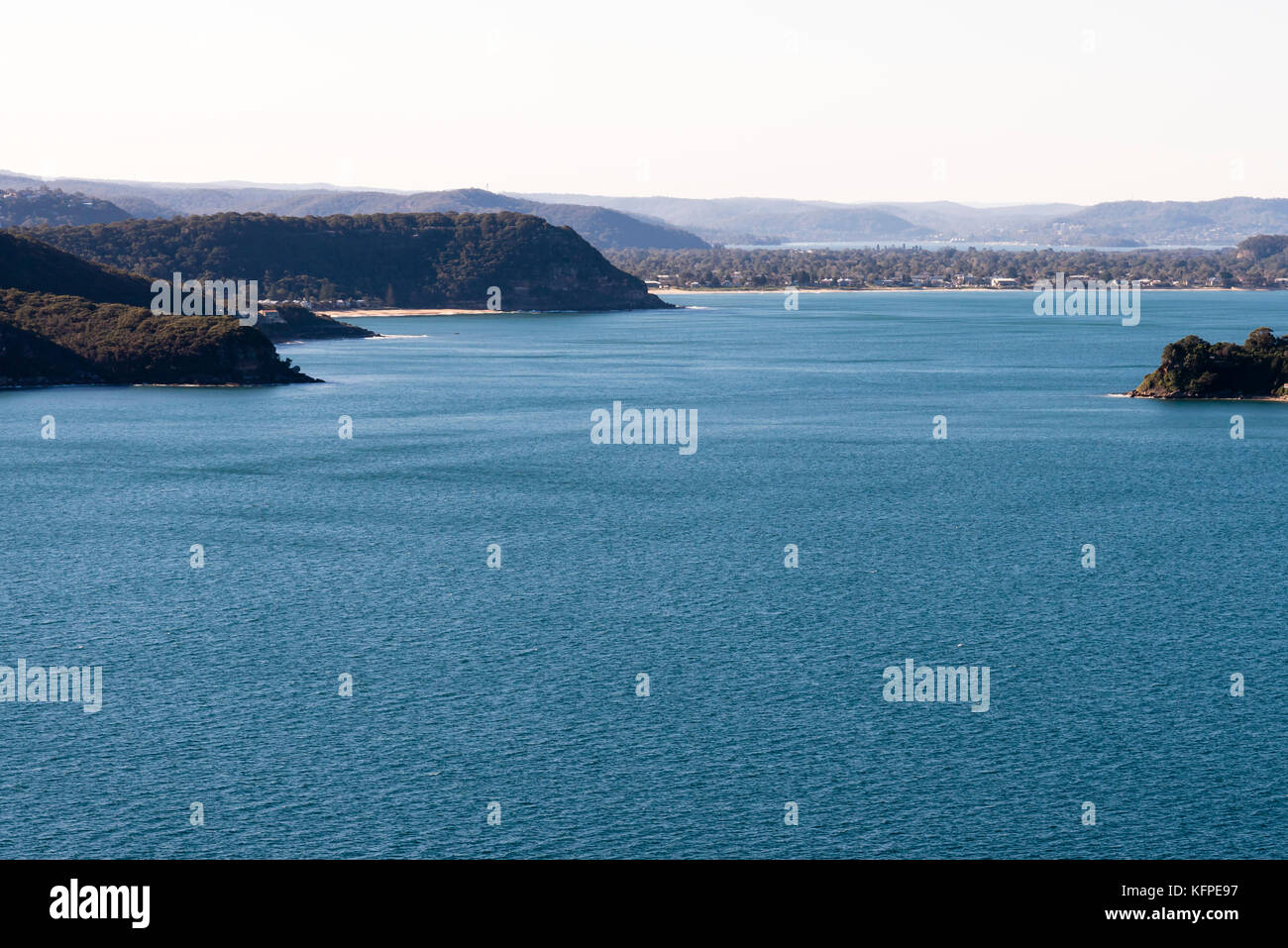 Scenic panorama dell'oceano, nord di Sydney. panoramica vista diurna da ovest capo lookout a Broken Bay, sydney, Australia. Foto Stock