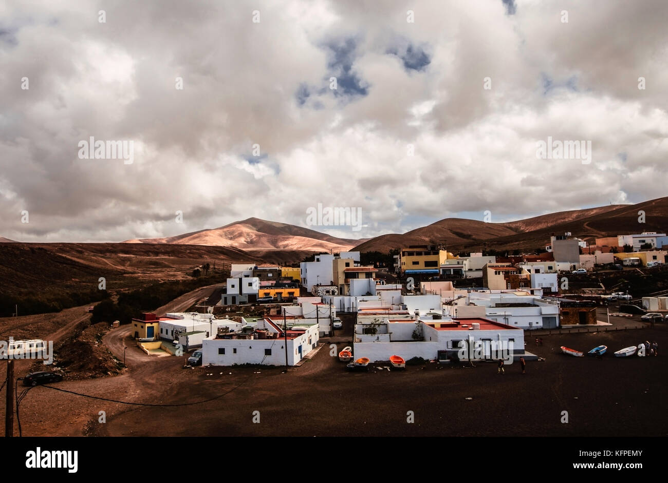 Ajuy, una famosa spiaggia nera, è situato nell'isola di Fuerteventura di Spagna.è molto popolare con i turisti, sia per visitare le grotte e il caratteristico Foto Stock