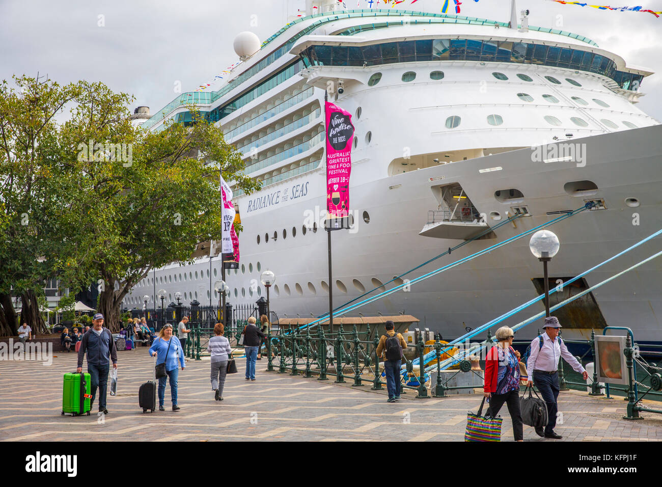 Sydney, Australia. 31 ott 2017. La nave di crociera splendore dei mari azionato da Royal Caribbean International arriva al Terminal Passeggeri Oltreoceano a Sydney per un giorno di visita. Martedì 31 ottobre 2017. Credito: martin berry/Alamy Live News Foto Stock